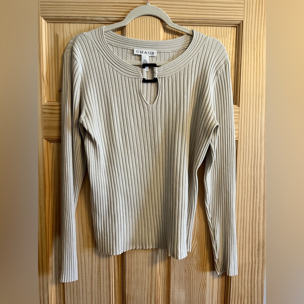 Ribbed keyhole sweater with tortoiseshell buckle detail